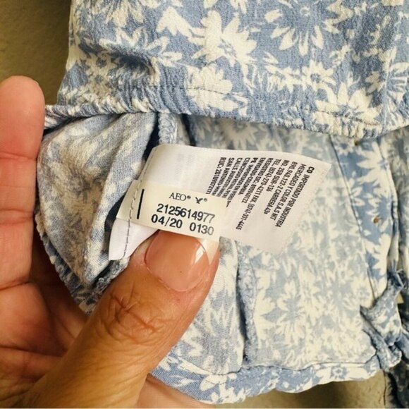 American Eagle Womens Blue Floral Crop Top Tie Front Flutter Sleeve Sz Medium - Picture 8 of 11